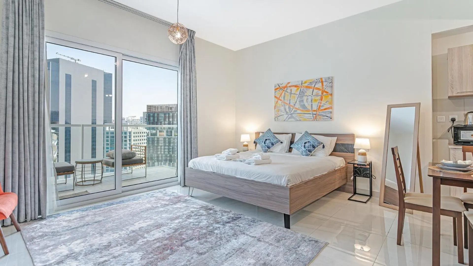 Spacious Studio I City Skyline View I Sleeps 3 Dubai