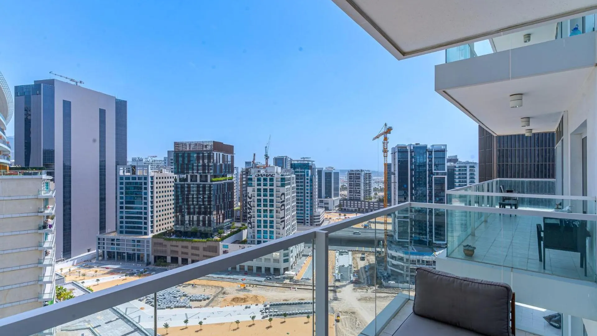 Spacious Studio I City Skyline View I Sleeps 3 Dubai Apartment