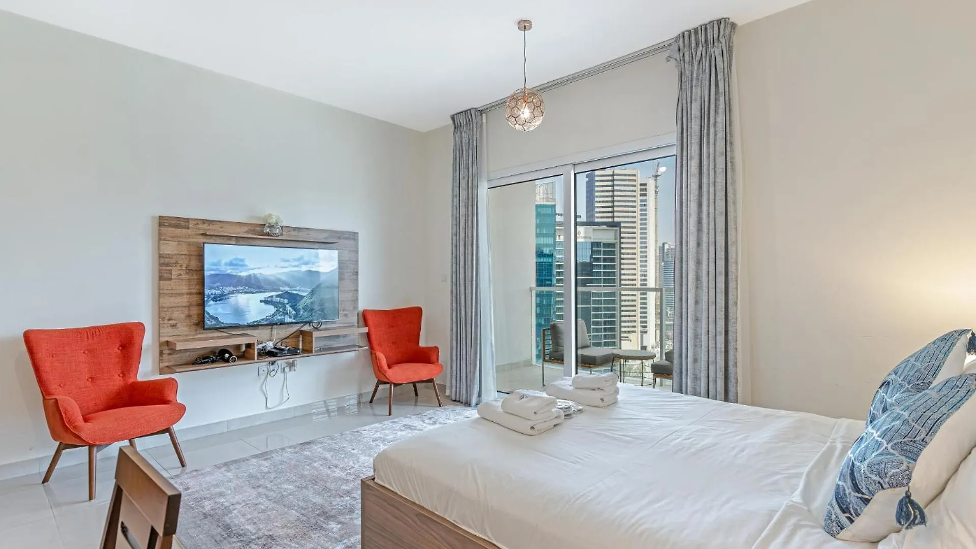 Apartment Spacious Studio I City Skyline View I Sleeps 3 Dubai