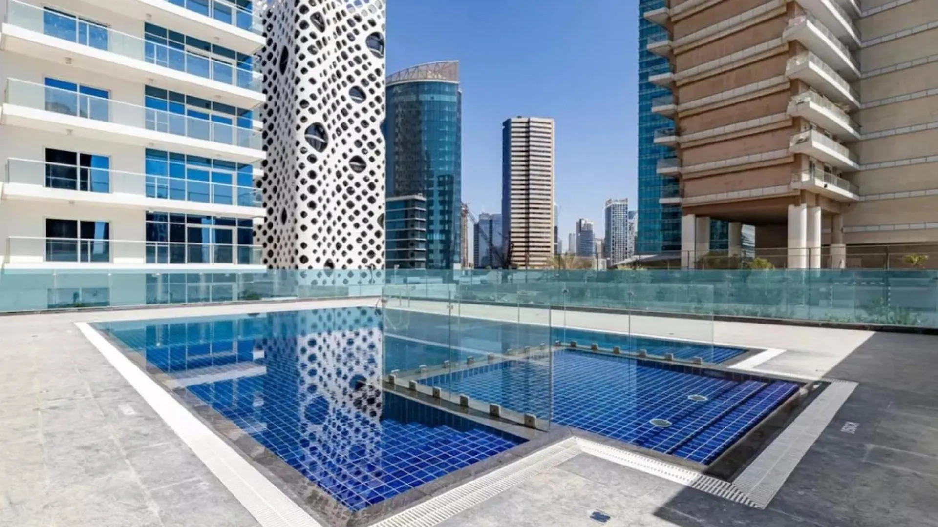 Spacious Studio I City Skyline View I Sleeps 3 Dubai
