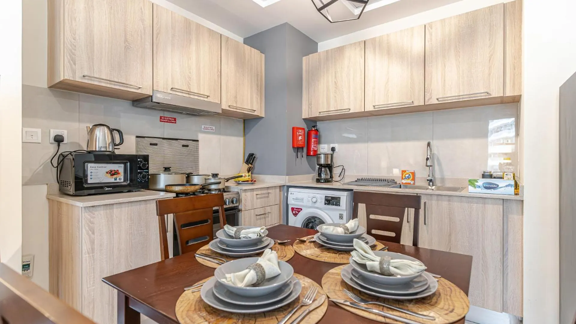 Spacious Studio I City Skyline View I Sleeps 3 Dubai Apartment