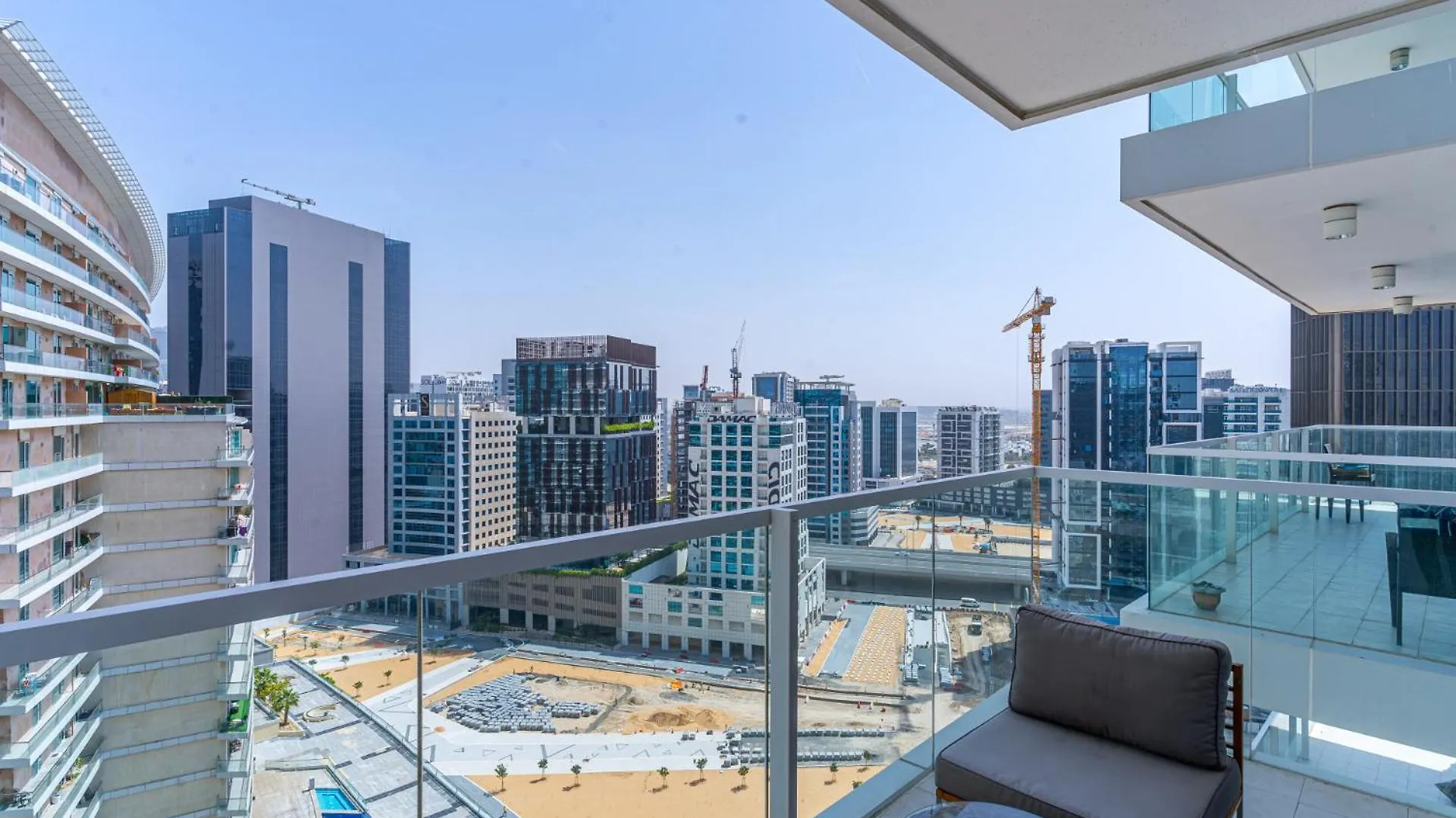 Spacious Studio I City Skyline View I Sleeps 3 Dubai