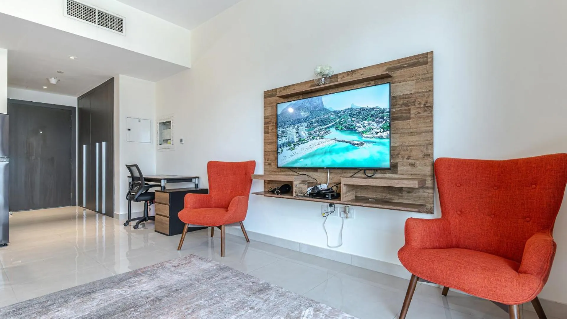 Apartment Spacious Studio I City Skyline View I Sleeps 3 Dubai